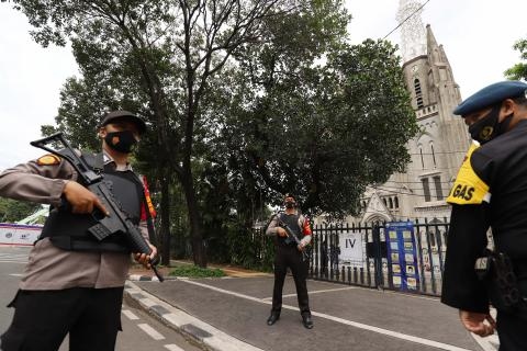 Indonesia huy động hơn 5.000 nhân viên an ninh bảo vệ 833 giáo đường sau vụ khủng bố